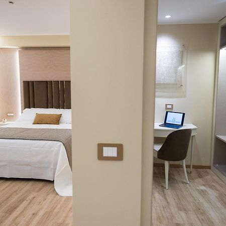 רגוזה Hotel Montreal מראה חיצוני תמונה