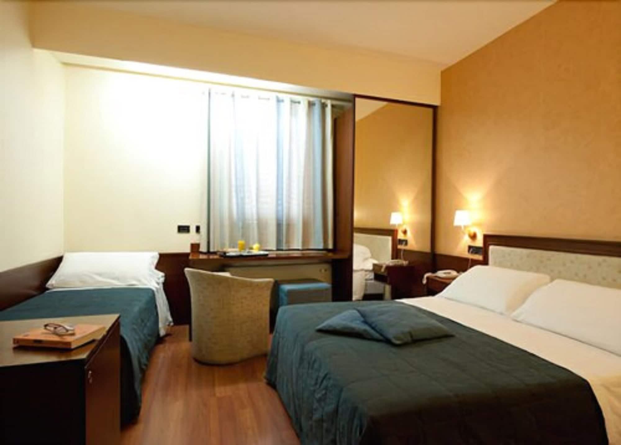 רגוזה Hotel Montreal מראה חיצוני תמונה