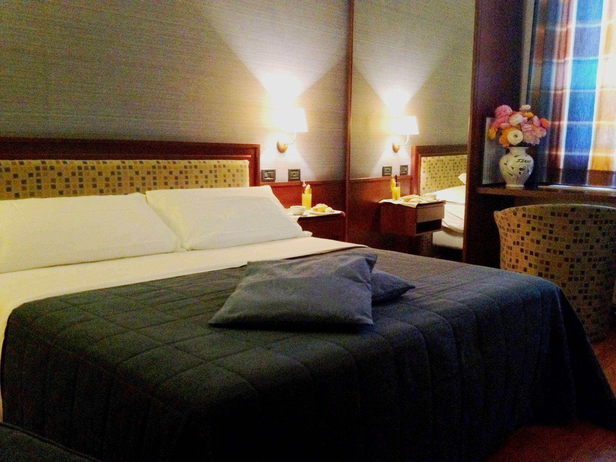 רגוזה Hotel Montreal מראה חיצוני תמונה
