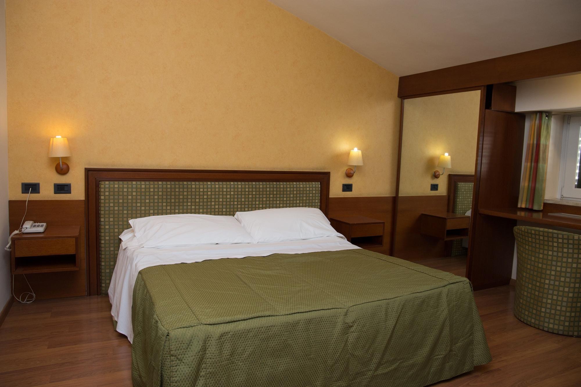 רגוזה Hotel Montreal מראה חיצוני תמונה