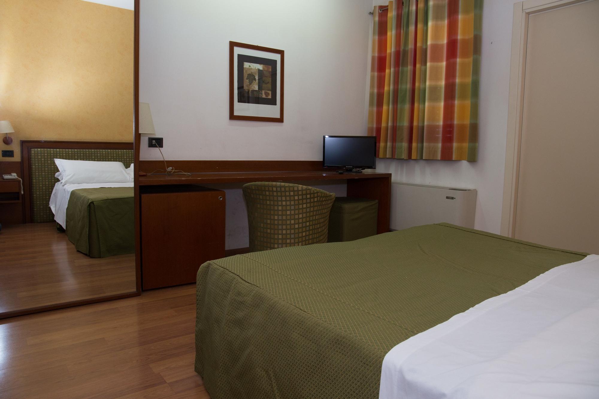 רגוזה Hotel Montreal מראה חיצוני תמונה