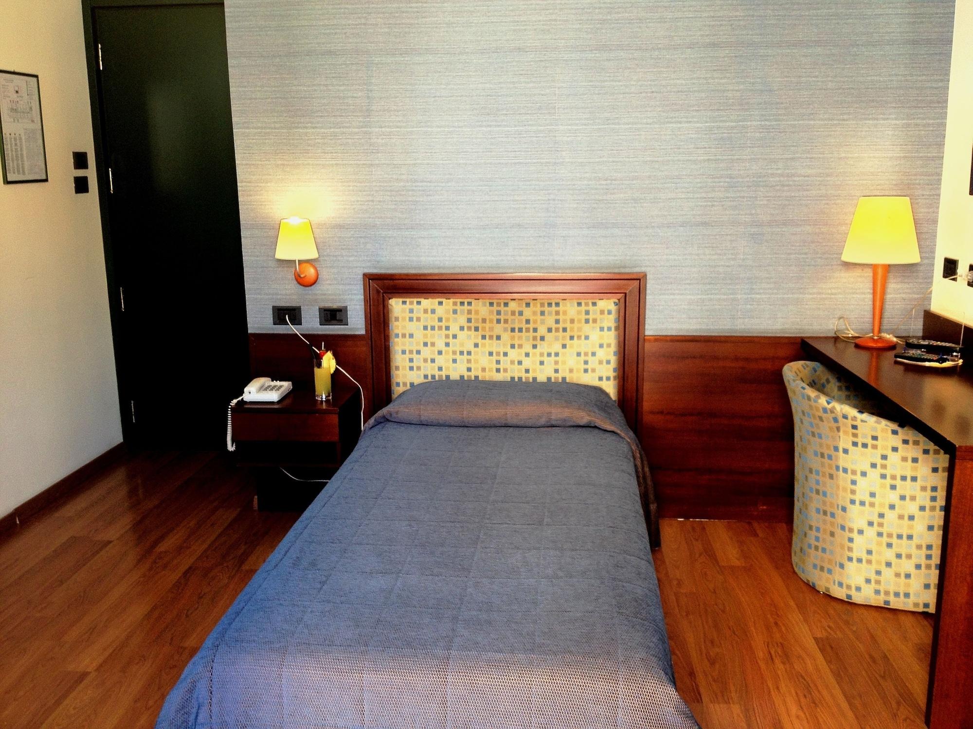 רגוזה Hotel Montreal מראה חיצוני תמונה