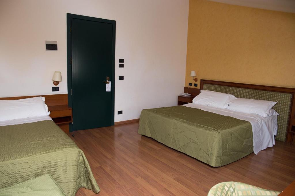 רגוזה Hotel Montreal מראה חיצוני תמונה