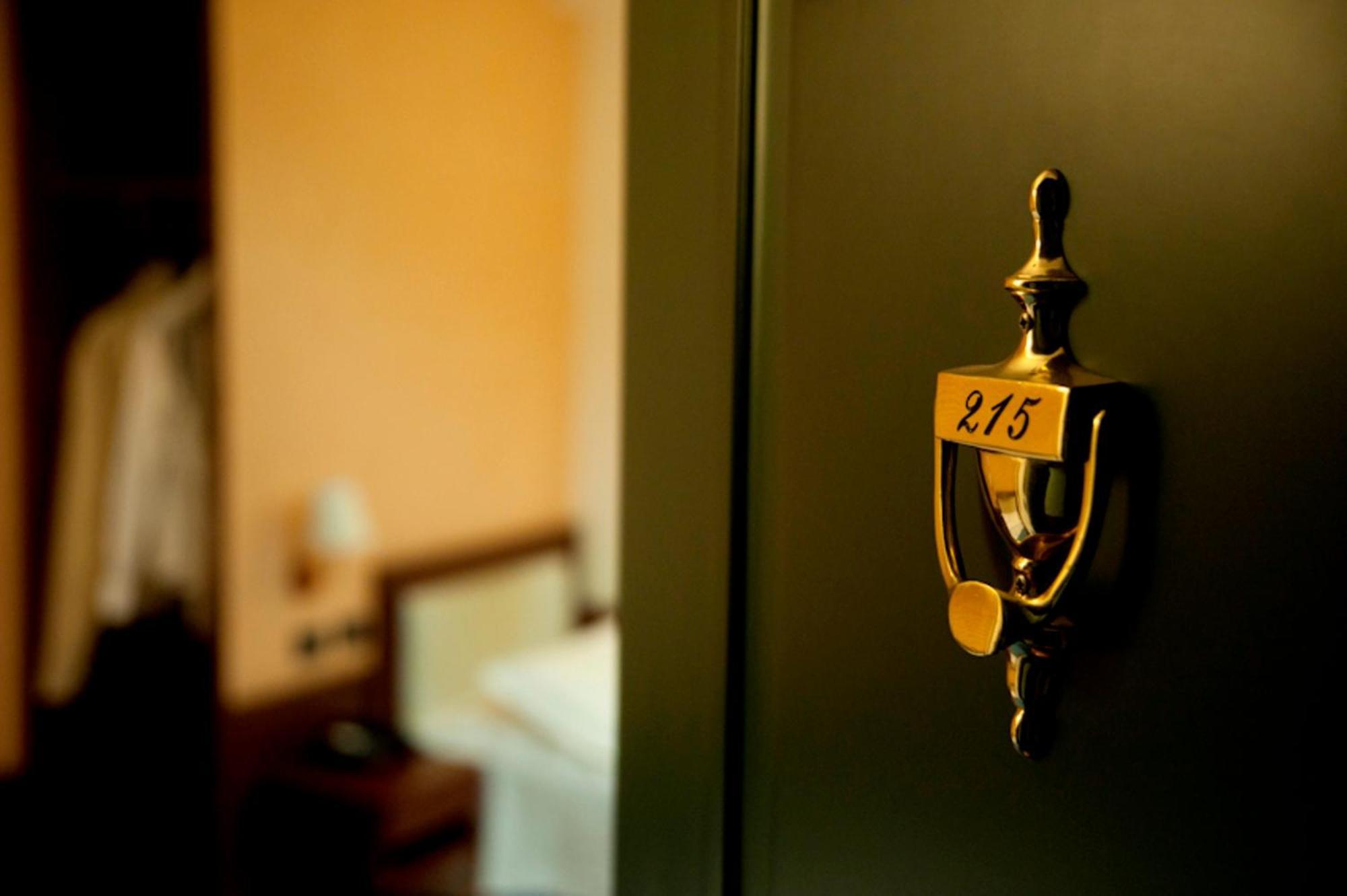 רגוזה Hotel Montreal מראה חיצוני תמונה