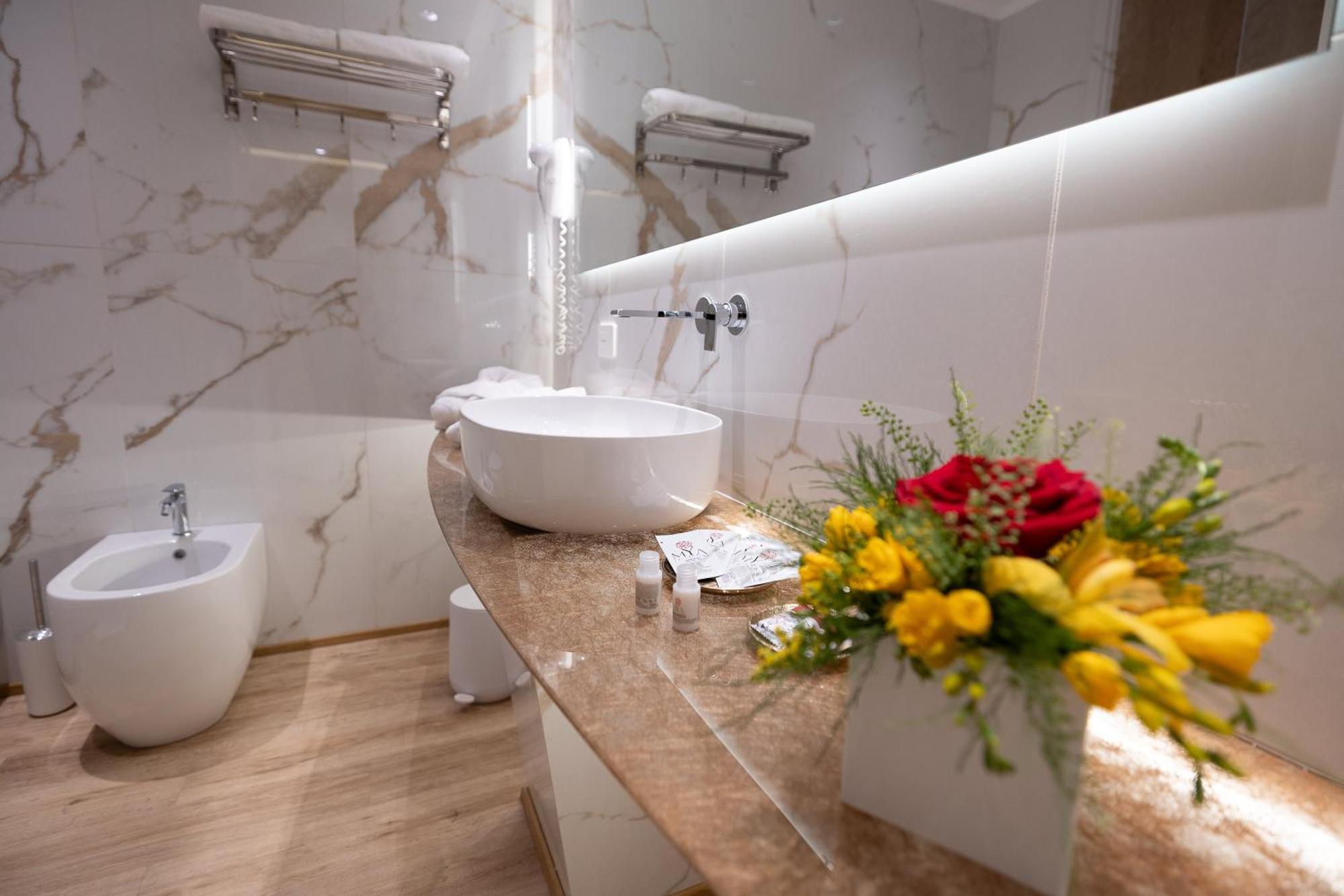 רגוזה Hotel Montreal מראה חיצוני תמונה