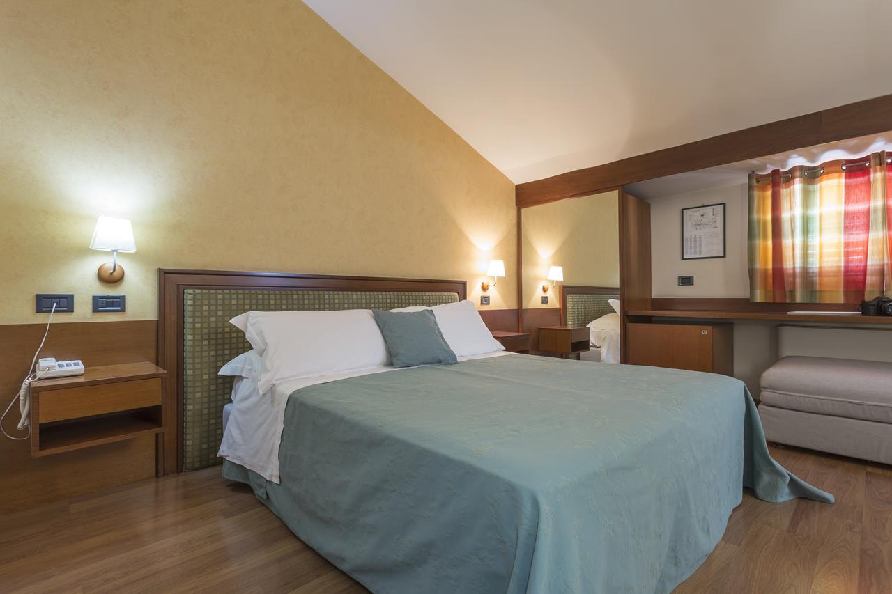 רגוזה Hotel Montreal מראה חיצוני תמונה