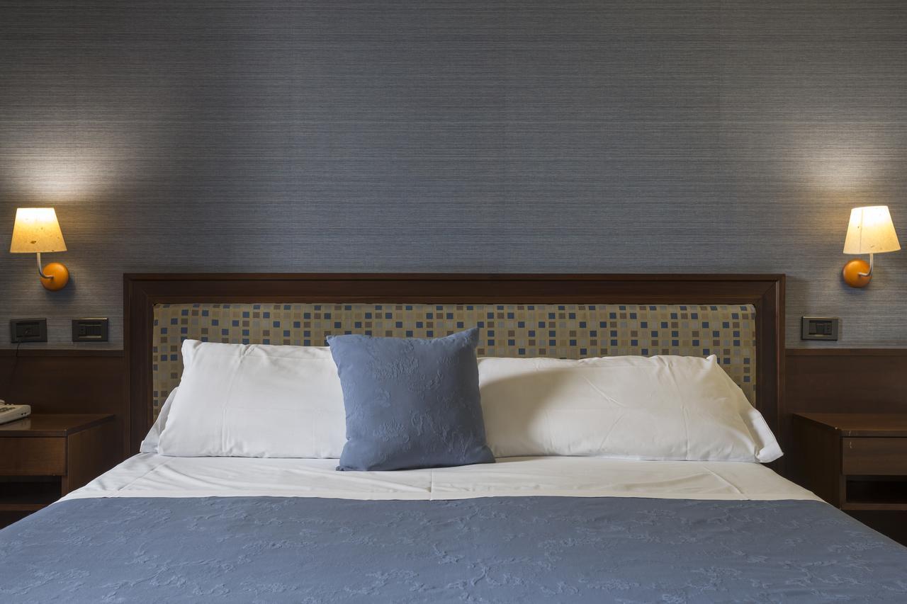 רגוזה Hotel Montreal מראה חיצוני תמונה