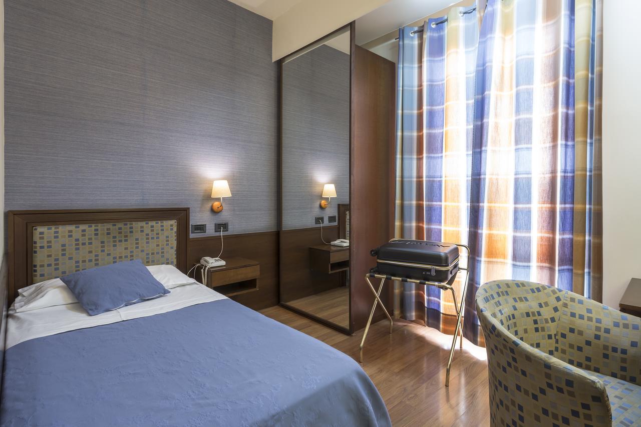 רגוזה Hotel Montreal מראה חיצוני תמונה