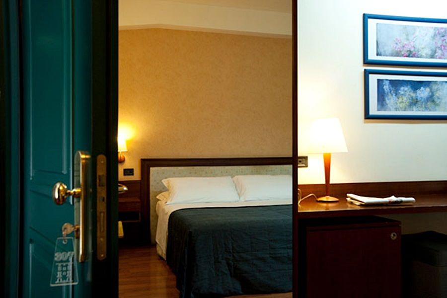 רגוזה Hotel Montreal מראה חיצוני תמונה